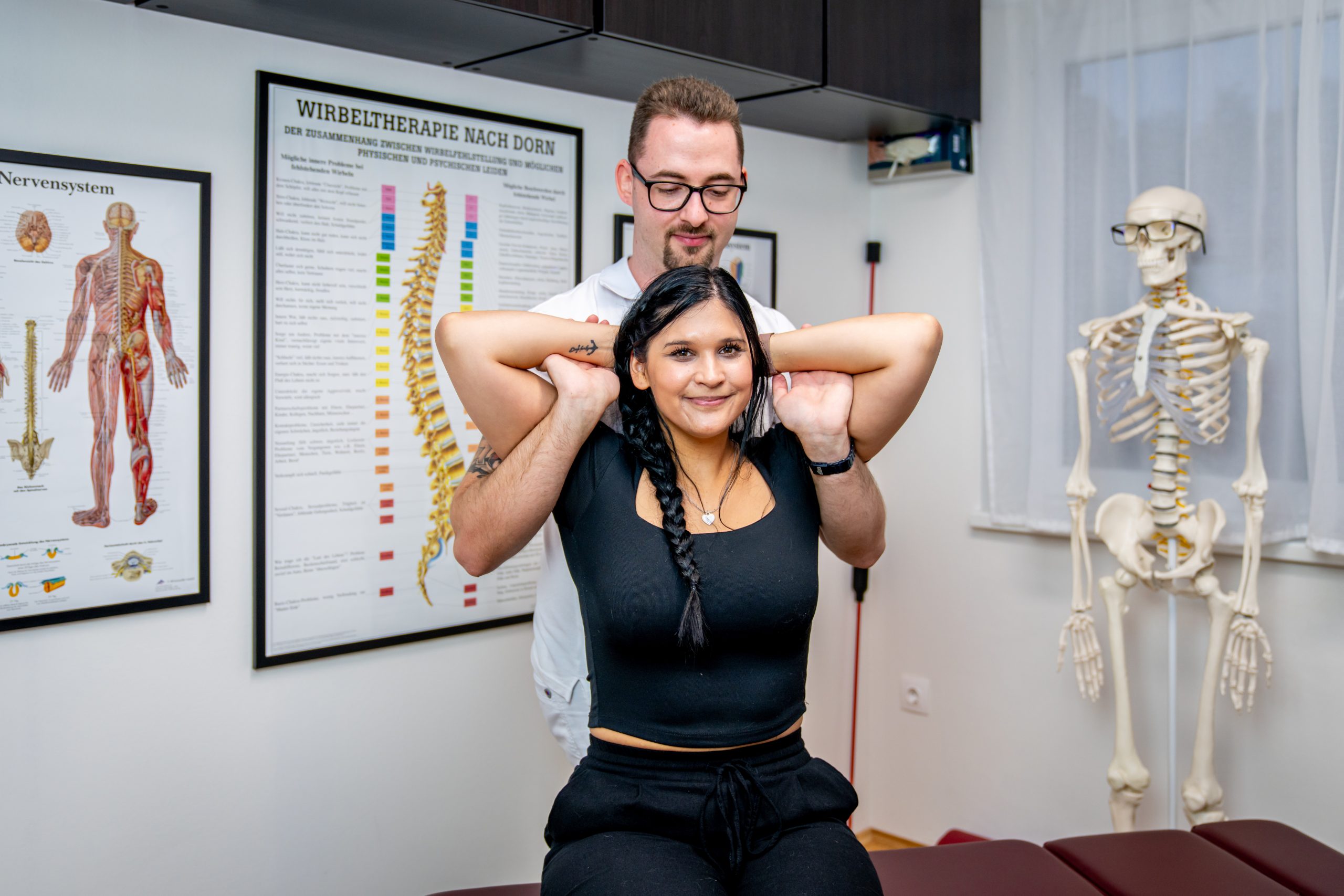 Durch sanfte Osteopathische Techniken löseich Blockaden in der Hals-, & Brustwirbelsäule